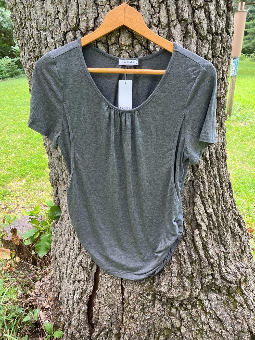 ⭐️NWT Ekouaer Ruched Blouse in size M